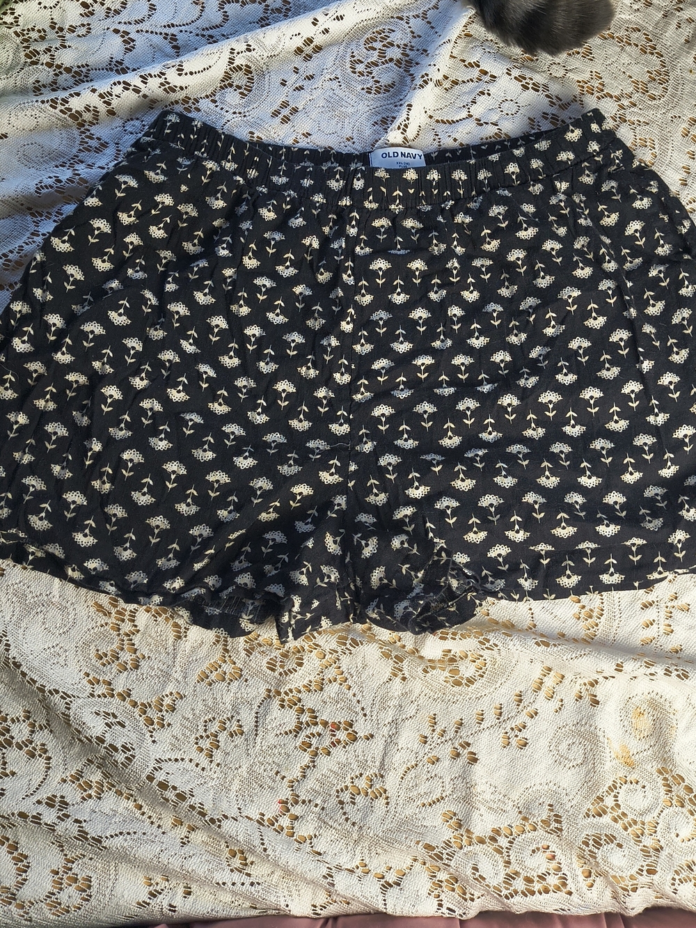 Old Navy Black Floral Print Women’s Shorts